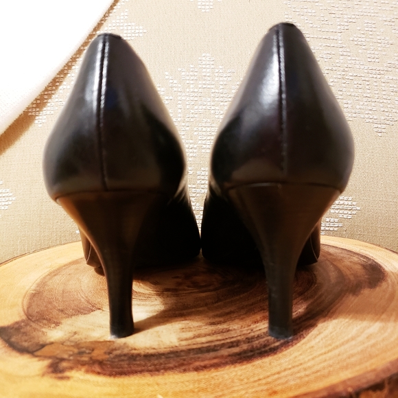 ANNE KLEIN | NWOT LEATHER SLIP IN PUMPS BLACK - Picture 5 of 10